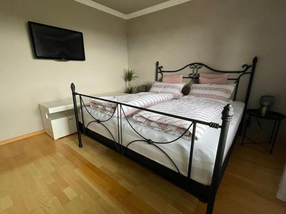 Ferienwohnung Leuchtbergblick Mit Terrasse Und Pkw Stellplatz Eschwege Zewnętrze zdjęcie